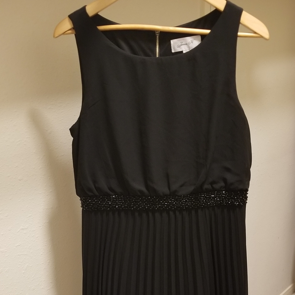 Dress - Picture 4 of 6